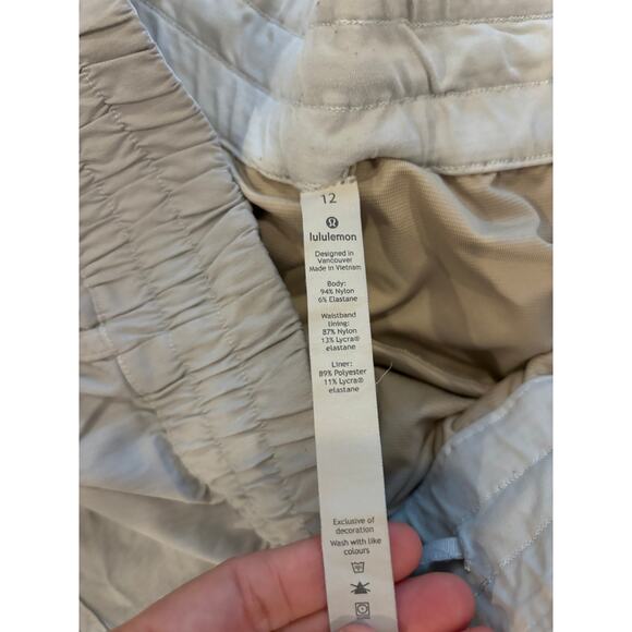 Lululemon off white hotty short Size 12 - Picture 3 of 4